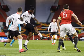 MU rơi chiến thắng trước Milan ở phút bù giờ tại vòng 1/8 Europa League