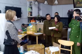 Triệt phá kho hàng của nữ chủ tiệm online, thu giữ hàng nghìn sản phẩm lậu