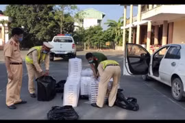 Tiền Giang: Thu giữ gần 5.000 bao thuốc lá nghi nhập lậu