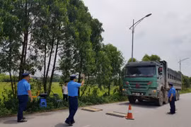 Xe chở quá tải ngang nhiên hoạt động tại nhiều địa phương