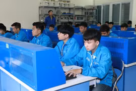 Trường nghề dạy chương trình giáo dục thường xuyên không đúng quy định?