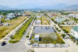 Dòng tiền ngân hàng đổ dồn dập vào bất động sản