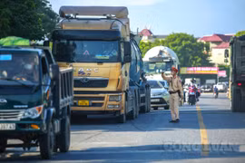 Muốn lưu thông tại Móng Cái phải xét nghiệm 3 lần, doanh nghiệp kêu “thấu trời”