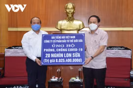 Đài Tiếng nói Việt Nam trao quà trị giá hơn 8 tỷ đồng cho công tác phòng, chống dịch Covid-19
