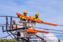 Giãn cách xã hội tại nhiều địa phương khiến nhu cầu sử dụng điện giảm mạnh