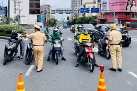 Bình Dương: Từ 28/7, người dân hạn chế không ra đường sau 18h