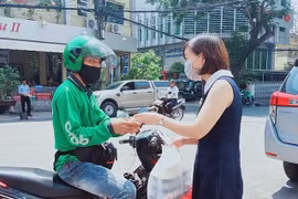 Shipper bị siết, phí giao hàng tăng “sốc”