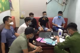 Quảng Ninh: Tụ tập hát karaoke, 12 người bị đưa đi cách ly tập trung