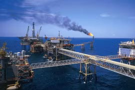 Giá xăng dầu hôm nay 29/5: Dầu Brent lên sát mốc 70 USD/thùng