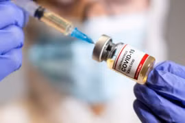 Hà Nội: Nữ cán bộ phường bị thôi việc vì ưu ái đưa người thân vào danh sách tiêm vaccine