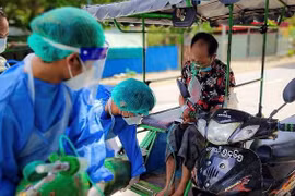 Singapore hỗ trợ Myanmar 200 máy tạo oxy giúp chống dịch COVID-19