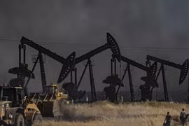 Giá xăng dầu hôm nay 12/8: Giảm trở lại khi Mỹ “bật đèn xanh” để OPEC+ tăng sản lượng