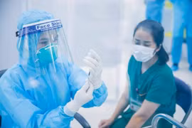 Sáng 12/8, Việt Nam công bố 4.642 ca COVID-19, thêm 762.396 liều vaccine được tiêm