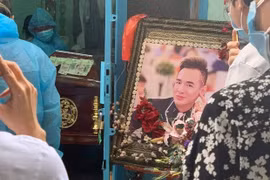 Lễ tang ca sĩ Việt Quang diễn ra đơn giản
