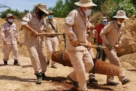 Quảng Bình: Phát hiện quả bom nặng gần 230 kg dưới lưới điện cao thế