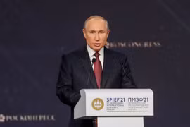Ông Putin nói người nước ngoài có thể đến Nga tiêm vắc xin trả phí