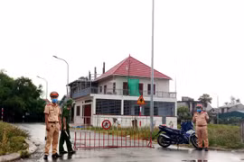 Phong tỏa 15 điểm trên 4 trục đường chính ở TP Hà Tĩnh sau khi phát hiện 2 vợ chồng mắc Covid-19