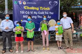 Hội Nhà báo Phú Yên trao quà cho 150 em có hoàn cảnh khó khăn