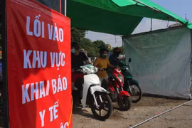Chợ đầu mối lớn nhất Hà Nội sôi động ngày đầu mở cửa trở lại