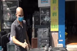 Các cơ sở kinh doanh không thiết yếu vui mừng vì được đón khách trở lại