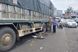 Đắk Lắk: Va chạm với xe tải, nam sinh lớp 12 đi xe máy tử vong