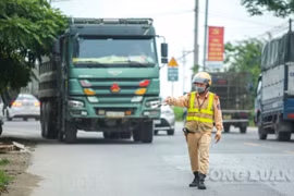 Hà Nội: Đội CSGT huyện Thạch Thất “kêu khó” trong việc xử lý xe quá tải