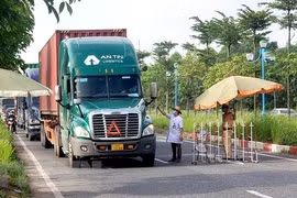 Xăng liên tục tăng giá - thêm đòn “hạ gục” các doanh nghiệp vận tải