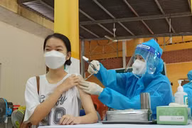 Những học sinh đầu tiên được tiêm vaccine ngừa Covid-19 ở TP. HCM