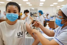 Bộ Công Thương đề nghị ưu tiên tiêm vaccine cho công nhân