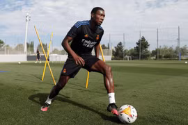 Tân binh của Real Madrid dương tính với Covid-19