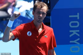 Tay vợt Daniil Medvedev bực bội vì bị phóng viên khiêu khích