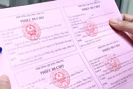 Hà Nội: Nhiều phường triển khai phát phiếu đi chợ đến người dân