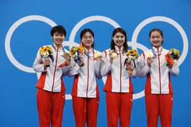 Tuyển bơi Trung Quốc gây sốc khi phá 2 kỷ lục Olympic trong một buổi sáng