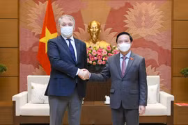 Phó Chủ tịch Quốc hội Nguyễn Khắc Định tiếp đoàn Đại biểu Đảng Cộng sản Liên bang Nga