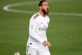 Trung vệ Ramos đồng ý giảm lương để ở lại Real