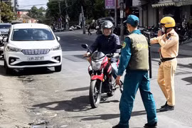 Xử phạt hàng trăm du khách, người dân địa phương không tuân thủ quy định phòng dịch