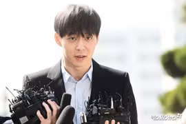 Park Yoochun bị tố gạ tình fan nữ
