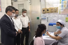 Phụ nữ mang thai mắc tiểu đường, tim mạch có nên tiêm vắc xin COVID-19?