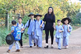 Ca sĩ Phi Nhung và những biến cố đời tư thấm đẫm nước mắt