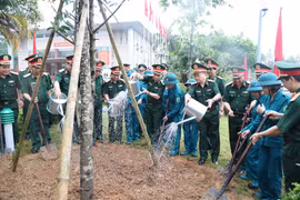 Thượng tướng Phan Văn Giang dự Lễ phát động trồng cây “Vì một Việt Nam xanh”