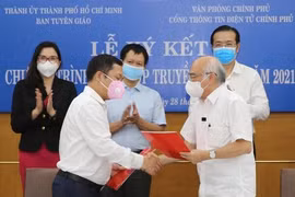 Thành ủy TPHCM và Cổng Thông tin điện tử Chính phủ ký Chương trình phối hợp truyền thông năm 2021