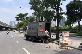 Hà Nội: Thiếu điểm trung chuyển hàng hóa, phương tiện vận tải vô tư chạy dù, lập “bến cóc”