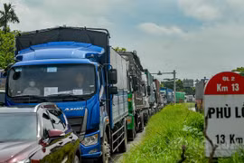 Ùn tắc kéo dài hơn 2km tại cửa ngõ Hà Nội - Vĩnh Phúc
