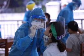 Xét nghiệm COVID-19 với phóng viên đưa tin tại Đại hội XIII của Đảng
