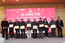 Hội Nhà báo thành phố Hải Phòng gặp mặt các nhà báo cao tuổi năm 2021