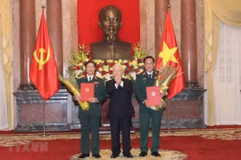 Tổng Bí thư, Chủ tịch nước trao Quyết định thăng quân hàm cho hai Thứ trưởng Bộ Quốc phòng