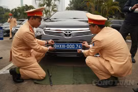 Hà Nội: Gắn biển số tạm thời cho hơn 100 xe ô tô phục vụ Đại hội Đảng lần thứ XIII