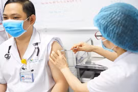 TP. HCM đề xuất tiêm vaccine Covid-19 mũi 3 vào cuối năm