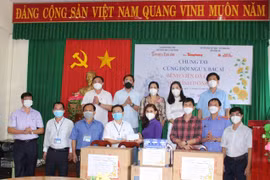 Báo Tiền Phong phối hợp với nhiều cơ quan báo chí hỗ trợ người dân và các y bác sĩ tại tỉnh Đồng Nai