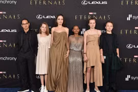 Angelina Jolie bị tố lợi dụng con cái để PR phim mới